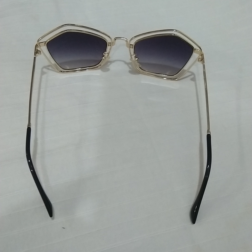 Stylish metallic women's sunglass with box - Picture 5 of 5